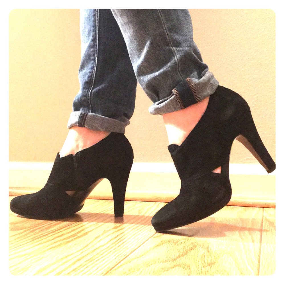 ❗️Removing Soon❗️Banana Republic Suede Booties